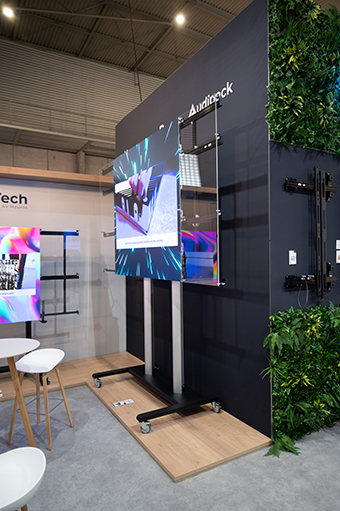 Motorised height adjustment dvLED stand